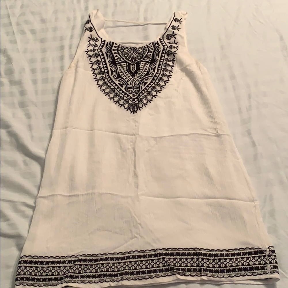 White and Navy Embroidered Shift Dress Size L
